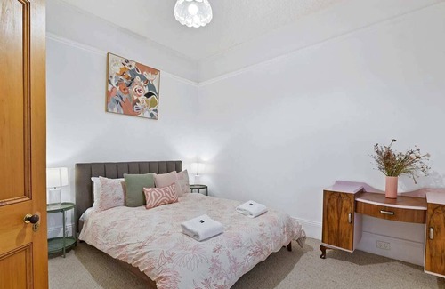 Bathurst Casa | The Morrisset - Truly Marvellous, Walk to CBD