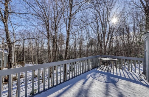 Wilmington Cabina | THE MOUNT SNOW CABIN - Rustic/Modern 4bd w Pool,Spa & Trails minutes to Mt Snow!