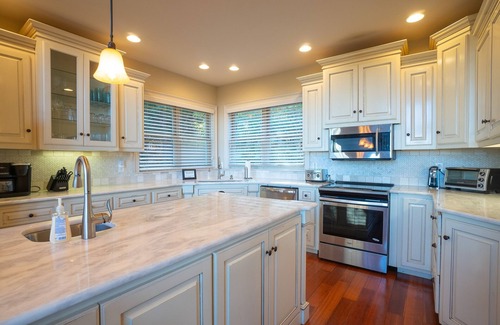 Helen Casa | The Mount Yonah Castle, Spectacular Mountain Views, Hot Tub, Pet Friendly