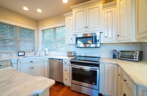 Helen Casa | The Mount Yonah Castle, Spectacular Mountain Views, Hot Tub, Pet Friendly
