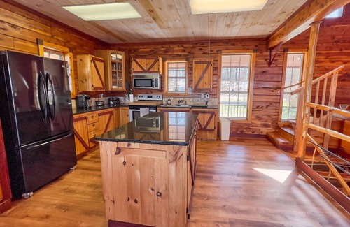 Heber Springs Cabina | The Mountain Crest Cabin