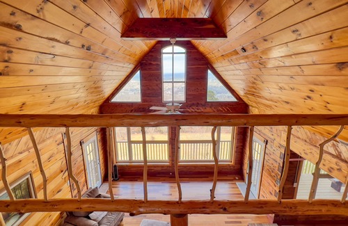 Heber Springs Cabina | The Mountain Crest Cabin