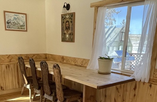 Uinta County Casa | The Mountain House, w/ hot tub, great views. Starlink