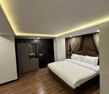 Dhirkot Hotel | The mountain lounge