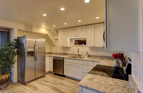 Sheridan Apartamento | The Mountain View Walk Out , Truly Panoramic View