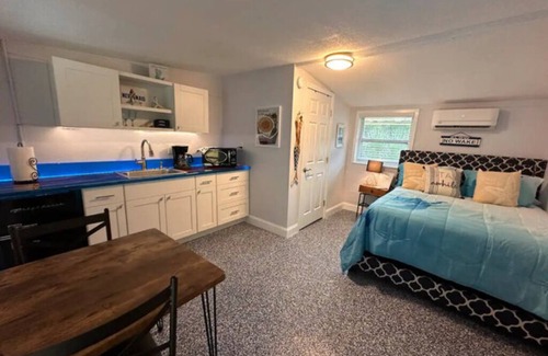 Brooksville Apartamento | The Muddy Mermaid - Neptune's Grotto Old Florida Adventure Retreats