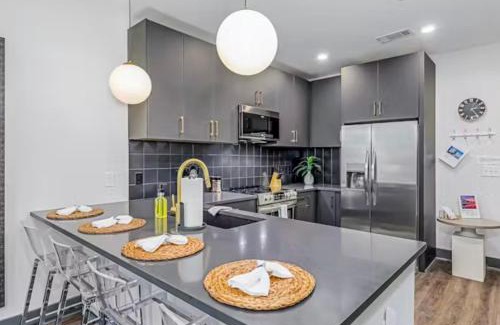 Rolling Mill Hill Apartamento | The MUSE Emerald Isle Downtowns Favorite Condo by SkyRun Nashville