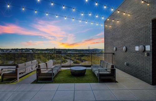 Rolling Mill Hill Apartamento | The MUSE Emerald Isle Downtowns Favorite Condo by SkyRun Nashville