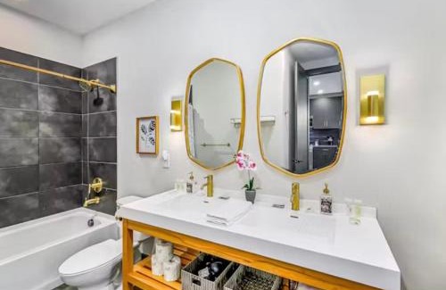 Rolling Mill Hill Apartamento | The MUSE Emerald Isle Downtowns Favorite Condo by SkyRun Nashville