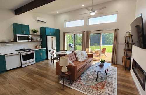 Rockbridge Villa | The Mysa - Lux Villa with Sauna & Hot tub / NEW