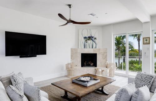 Wulfert Casa | The Narrows- Stunning Bayfront Villa on Captiva