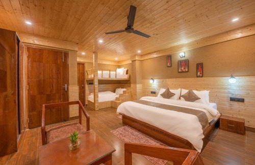 Fagu Hotel | The Nature Dreams l Private Balconies l 360" Mountain View l Room Service l Business Centre l Apple Orchid for Morning and Evening Walk l Kufri by Exotic Stays