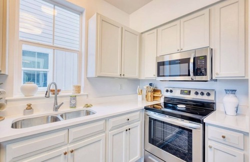 Pass Christian Cabaña | The Navy Blue Bungalow- Cozy Cottage on the MS Gulf Coast