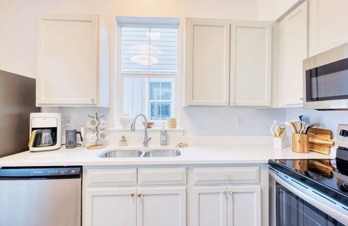 Pass Christian Cabaña | The Navy Blue Bungalow- Cozy Cottage on the MS Gulf Coast