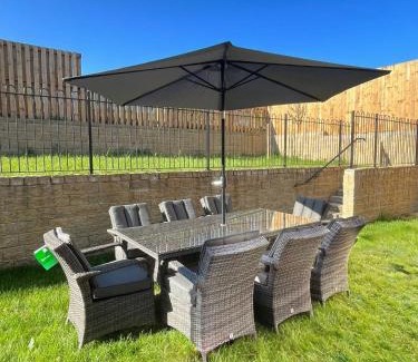 Buxton Casa | The Neal's 4 Bedroom House in Buxton Sleeps 8