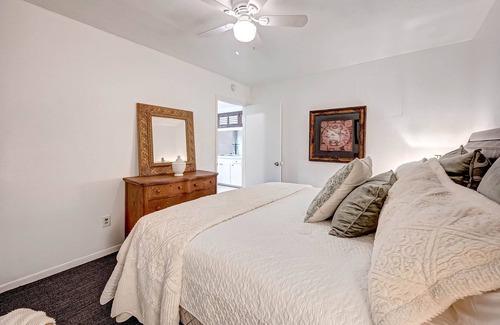 Garden Oaks Casa | Garage Apt 2br