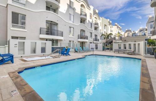 Del Rey Apartamento | The Nest a Spacious 1 Bedroom Apartment with a Pool View