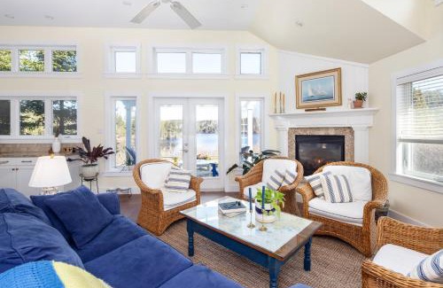 Upper Blandford Casa | The Nest at Deep Cove