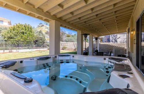 Santa Clarita Casa | The Nest at Woodside: Lux LA getaway + office/spa
