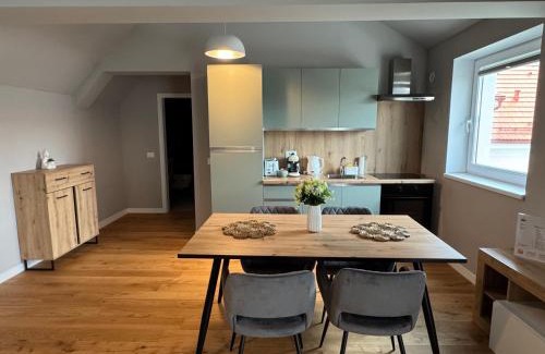Rasnov Apartamento | The Nest Beneath The Citadel - 5 min from City Square