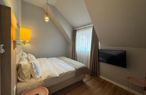 Rasnov Apartamento | The Nest Beneath The Citadel - 5 min from City Square