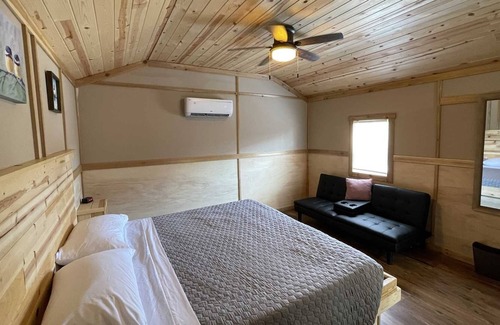Pipe Creek Cabina | The Nest Cabin Resort - Bluebird Cabin #5