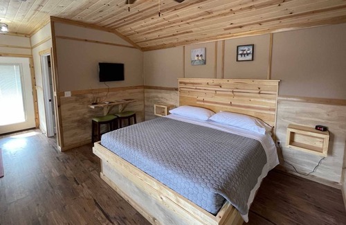 Pipe Creek Cabina | The Nest Cabin Resort - Bluebird Cabin #5