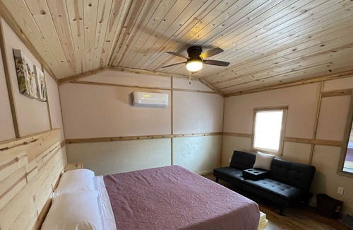 Pipe Creek Cabina | The Nest Cabin Resort - Cardinal Cabin #6