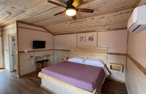 Pipe Creek Cabina | The Nest Cabin Resort - Cardinal Cabin #6