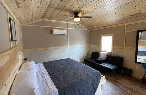 Pipe Creek Cabina | The Nest Cabin Resort - Hummingbird #7