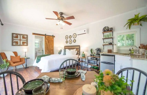 Waco Casa | The Nest - Cozy Cottage Near Baylor and Magnolia