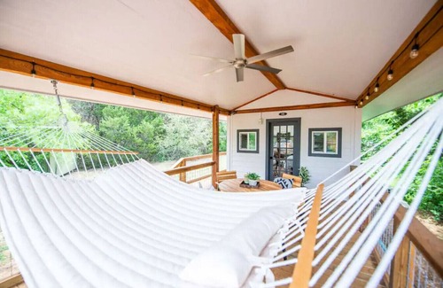 Waco Casa | The Nest - Cozy Cottage Near Baylor and Magnolia