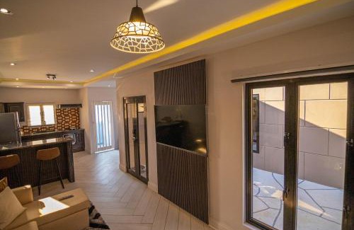 Claxton Bay Villa | The Nest- Gated house mins from Highway
