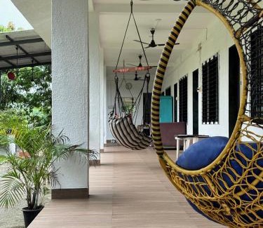 Awas Cabina | The Nest