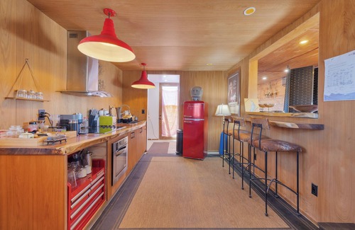Bombay Beach Casa | The Nest: Luxury 1-bed w/ clawfoot tub, outdoor shower & AC in Bombay Beach
