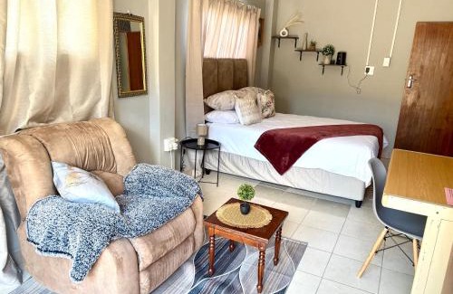 Grahamstown Casa | The Nest- on Knowling Street