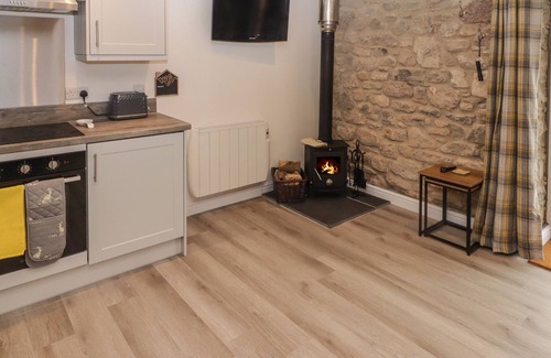 Tavernspite Cabaña | THE NEST, romantic, with a garden in Amroth