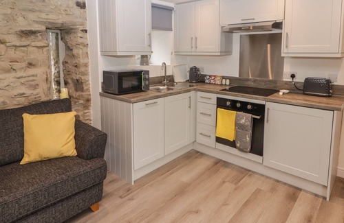 Tavernspite Cabaña | THE NEST, romantic, with a garden in Amroth