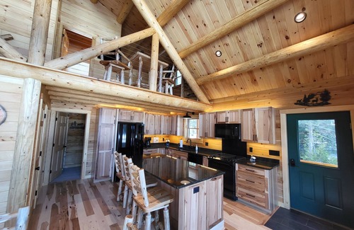 Amherst Cabina | The NEW Damon Pond Log Cabin