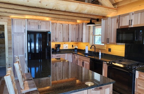 Amherst Cabina | The NEW Damon Pond Log Cabin