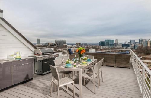 Edgehill Casa | The NEW Nashview Rooftop-Skyline View - Sleeps 12