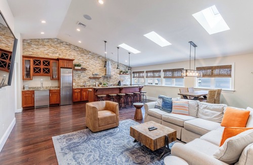 Yachting Village Casa | The Newport Lofts - 359 Thames Street