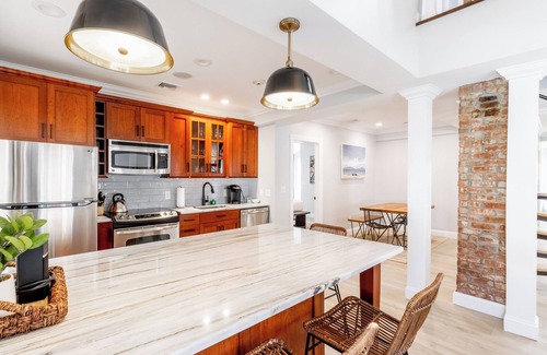 Yachting Village Casa | The Newport Lofts - 410 Thames Street