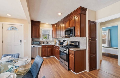 Medford Casa | The Niche: A cozy perfection! Newly Renovated Family Friendly! Near Boston