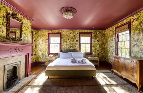 Harleston Village Cama Y Desayuno | The Nicholas George's King Suite- Walk to King