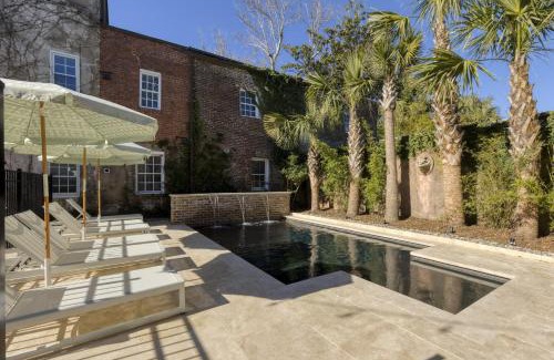 Harleston Village Cama Y Desayuno | The Nicholas George's King Suite- Walk to King