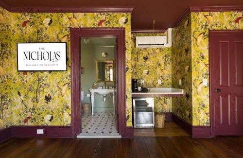 Harleston Village Cama Y Desayuno | The Nicholas George's King Suite- Walk to King