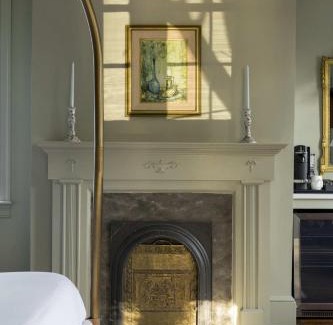 Harleston Village Cama Y Desayuno | The Nicholas Veranda King Suite - Steps to King