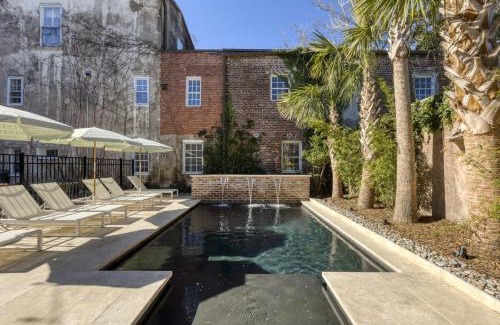 Harleston Village Cama Y Desayuno | The Nicholas Veranda King Suite- 1 Block to King