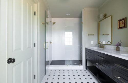 Harleston Village Cama Y Desayuno | The Nicholas Veranda King Suite - Walk to King